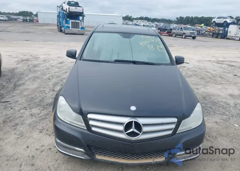 2013 Mercedes-Benz C 250 Luxury z USA, uszkodzony, nr VIN WDDGF4HB7DA785133